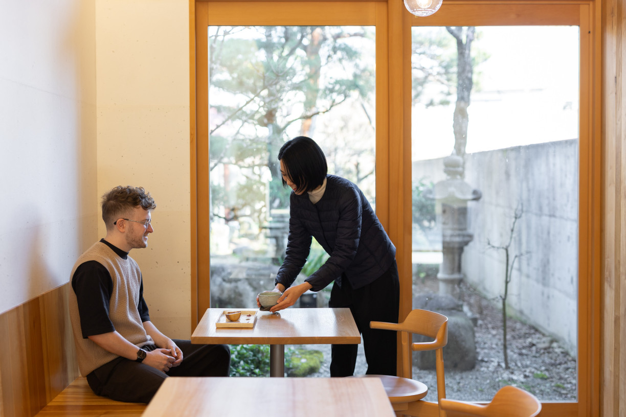 Being served at Nijushi (Fabien Recoquille)