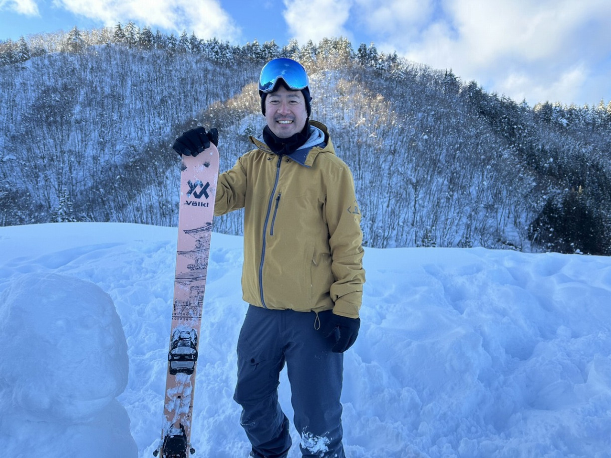 冬季，有一種旅行叫「滑雪＋泡溫泉」