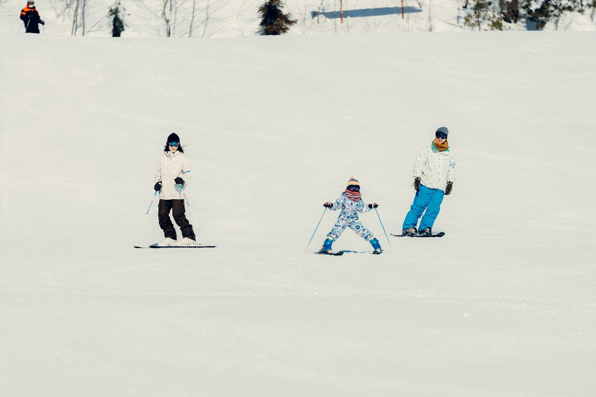 冬季，有一種旅行叫「滑雪＋泡溫泉」