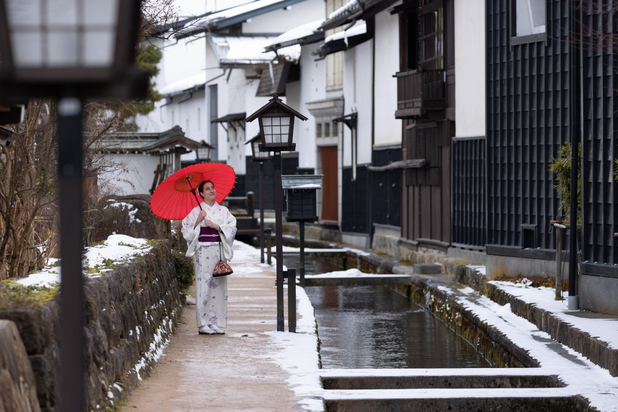 Shirakabe Dozogai Street is a must-visit for photo shoots (Photo: Fabien Recoquille)