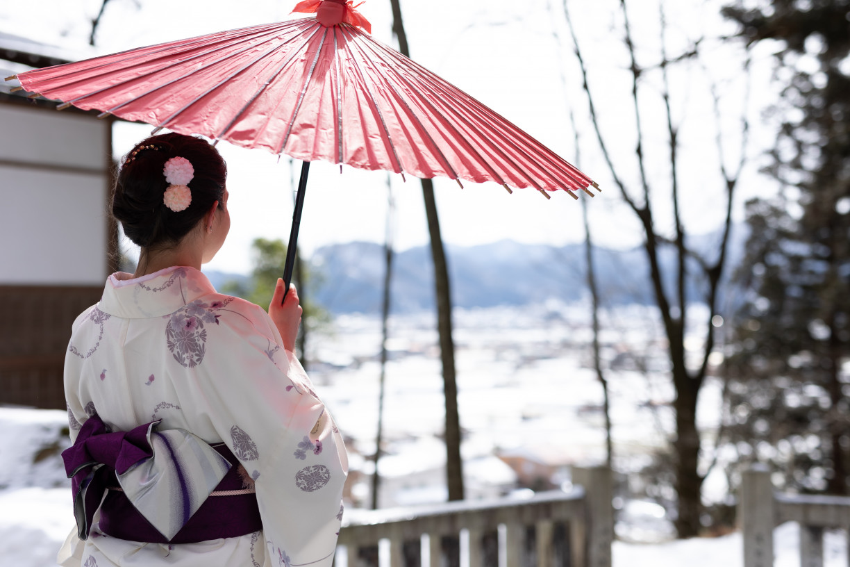 Enjoy elevated views of Hida Furukawa at Keta Wakamiya Shrine (Photo: Fabien Recoquille)