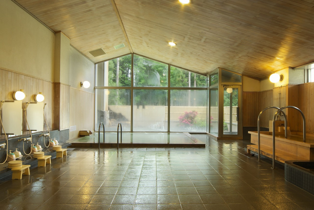 冬季，有一種旅行叫「滑雪＋泡溫泉」