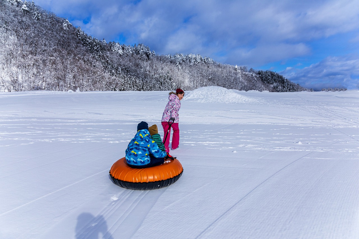 冬季，有一種旅行叫「滑雪＋泡溫泉」