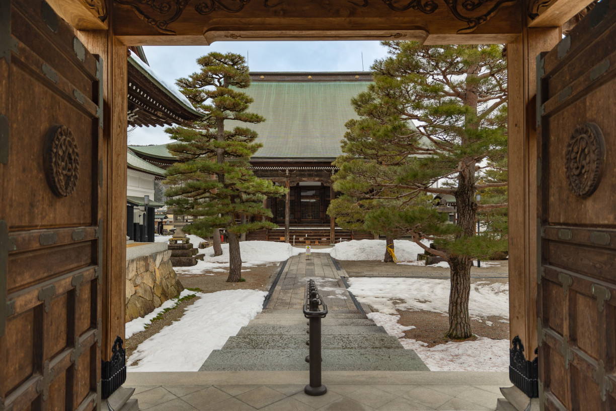 Enter Shinshuji’s spiritual complex (Photo: Fabien Recoquille)