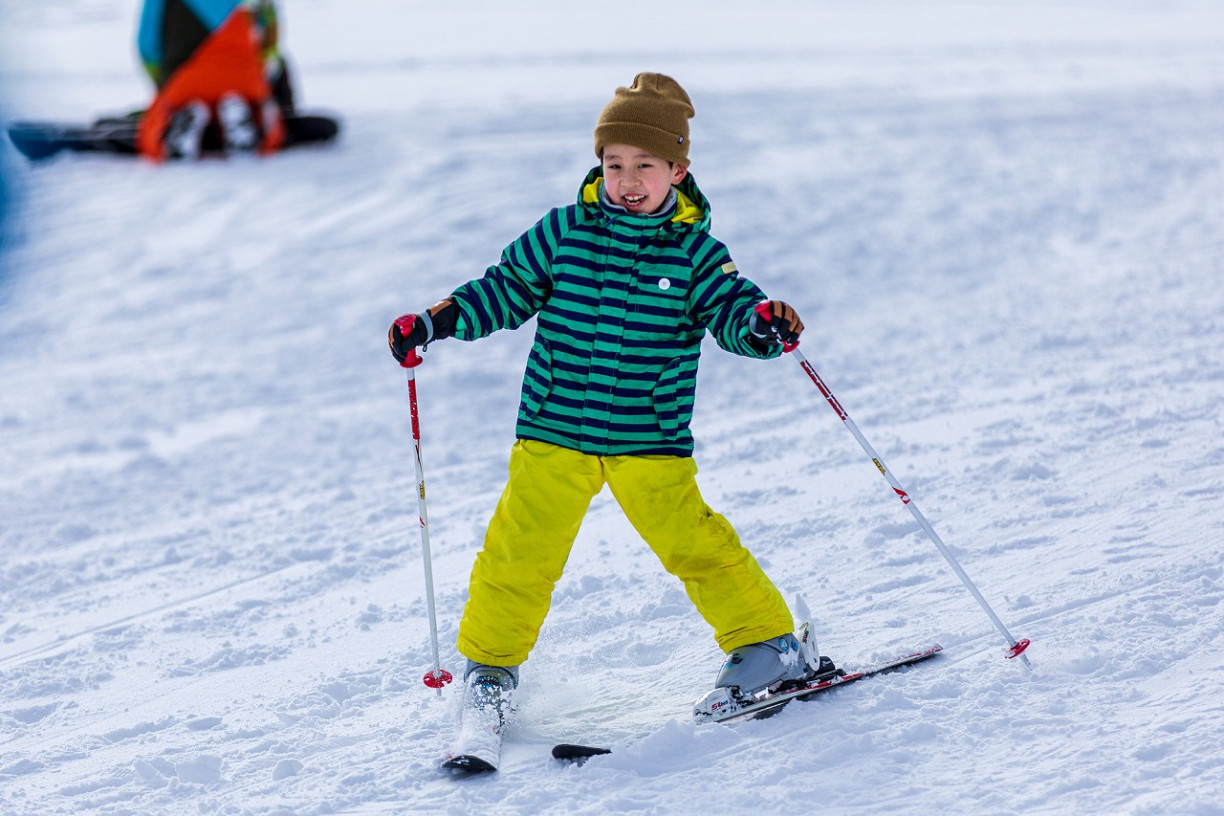 冬季，有一種旅行叫「滑雪＋泡溫泉」