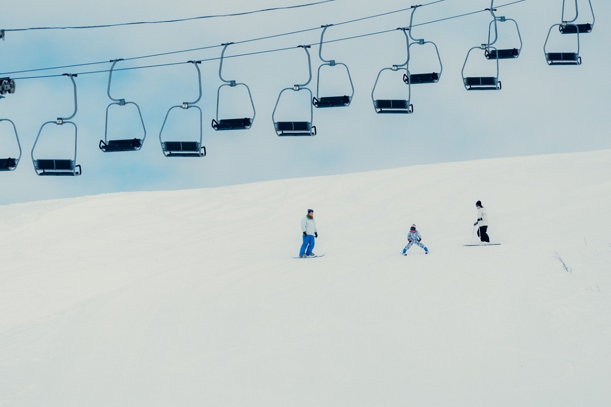 冬季，有一種旅行叫「滑雪＋泡溫泉」