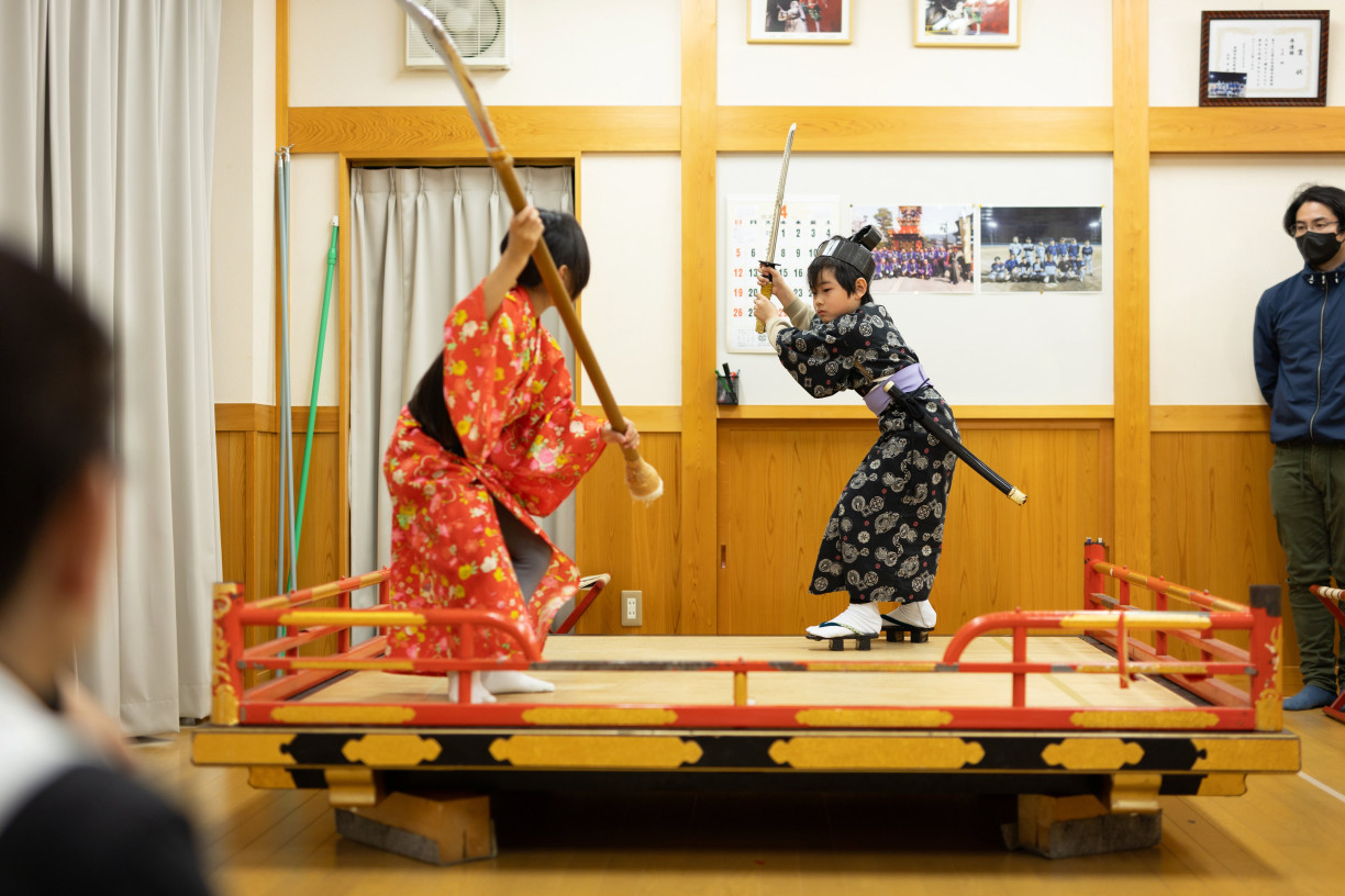 Practicing the kabuki performances for the Byakkotai Float (Fabien Recoquille)