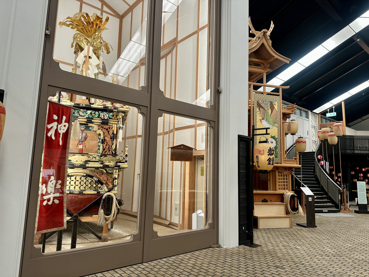 Yatai displayed at the Hida Furukawa Festival Exhibition Hall