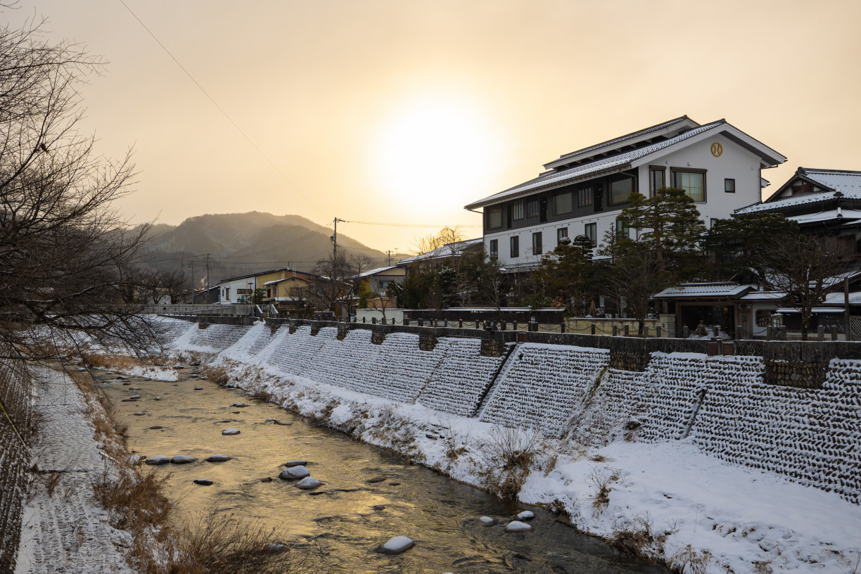 Hida-Furukawa’s townscape along the Araki River (Photo: Fabien Recoquille)