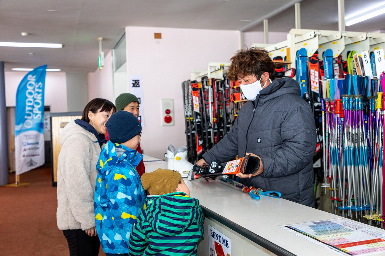 冬季，有一種旅行叫「滑雪＋泡溫泉」