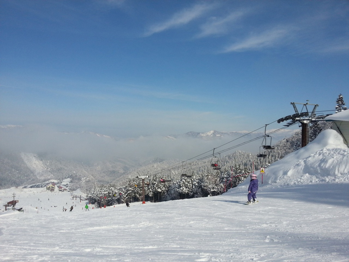 冬季，有一種旅行叫「滑雪＋泡溫泉」