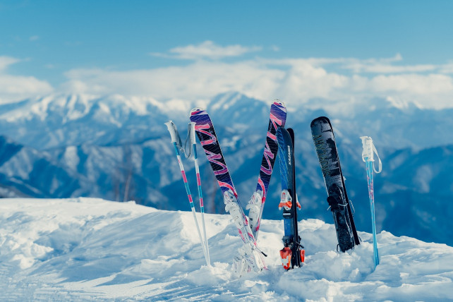 冬季，有一種旅行叫「滑雪＋泡溫泉」