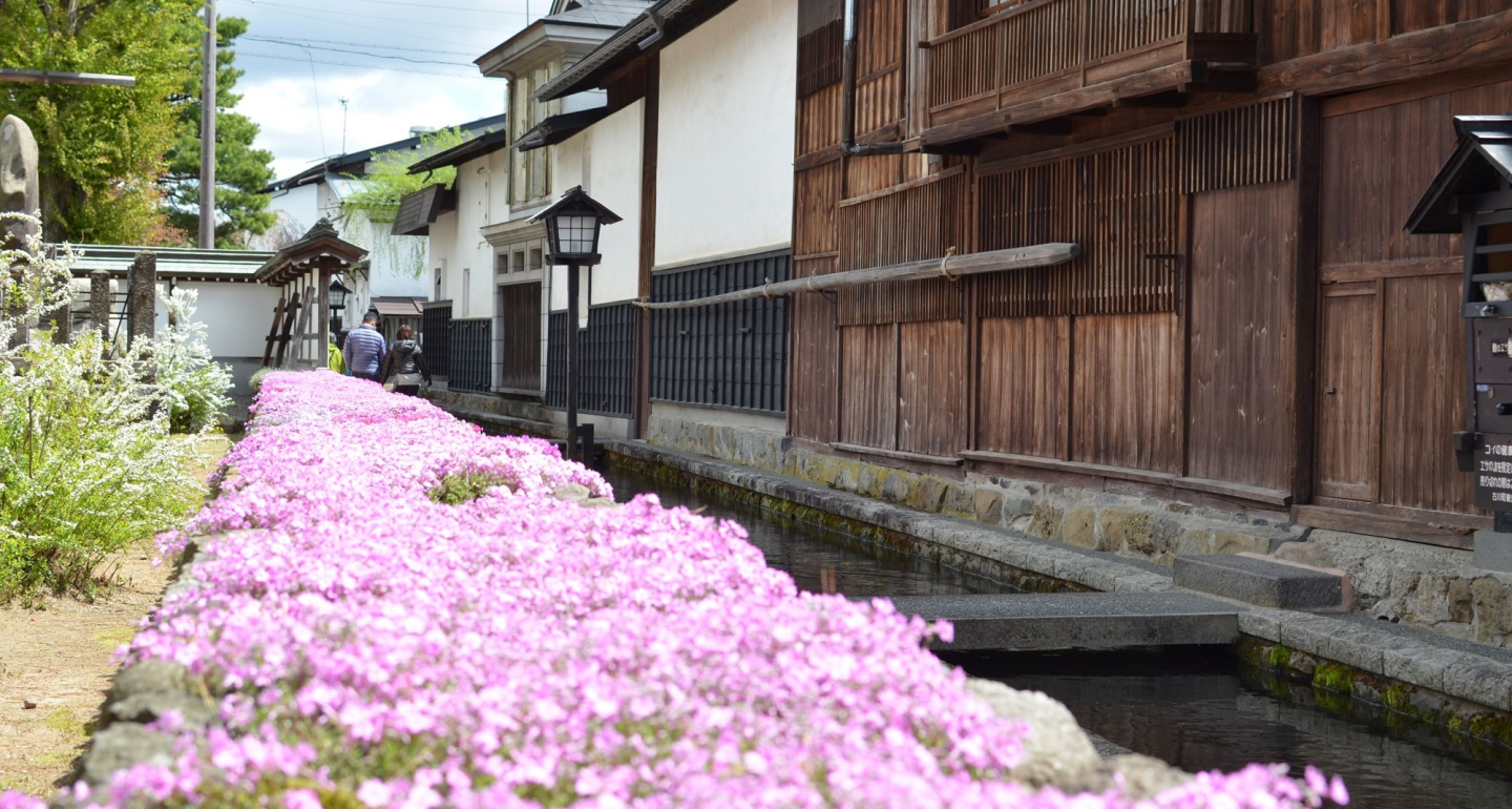 Shirakabe Dozogai Street